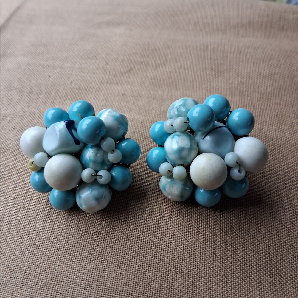 Vintage Cluster Beaded Clip On Earrings Blue‎ & White Made in Japan